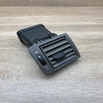 1705040531A   Dashboard side air vent grill/cover trim Volvo V50