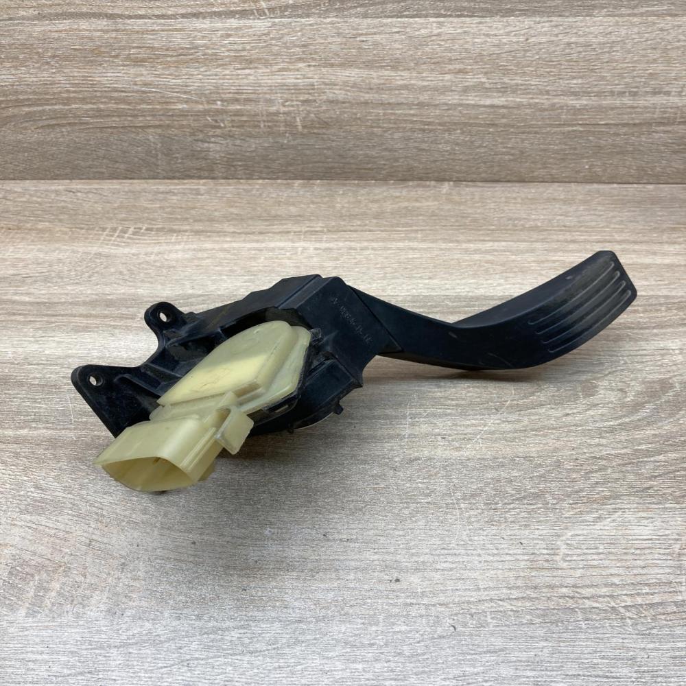 2M 51 9F836 AE   Accelerator throttle pedal Ford Focus