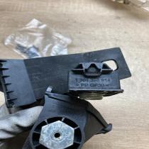 2518203414 1301398914 1301398912 Headlight/headlamp mounting bracket Mercedes-Be