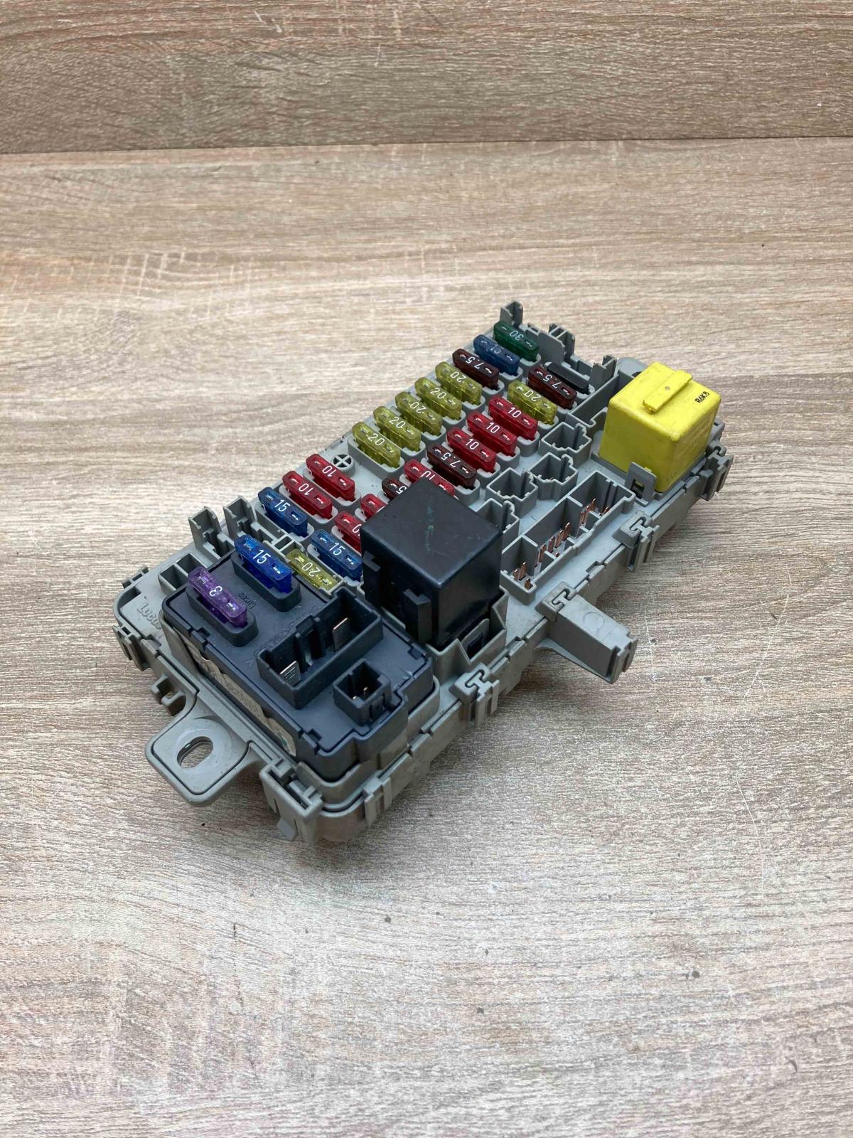 YQE102720   Fuse module Rover 414 - 416 - 420