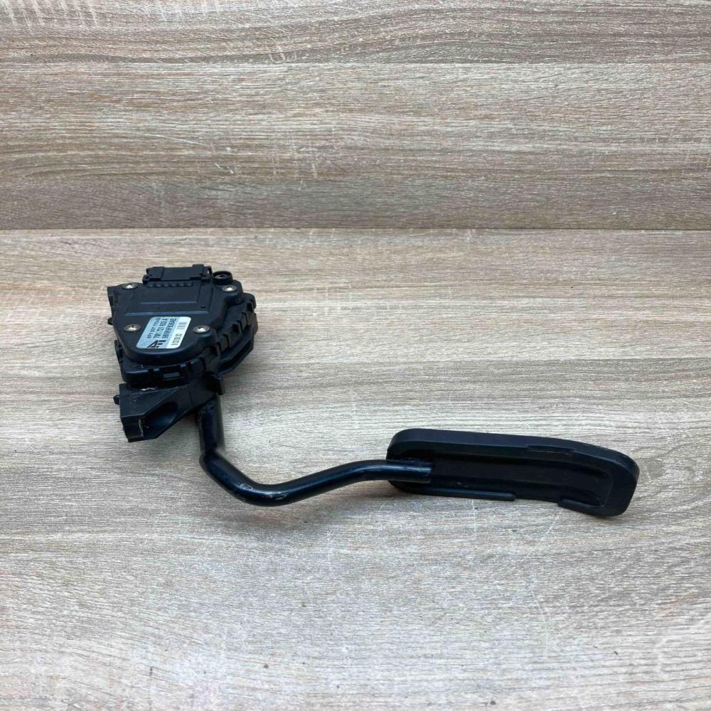 7M1721603A   Accelerator throttle pedal Volkswagen Sharan