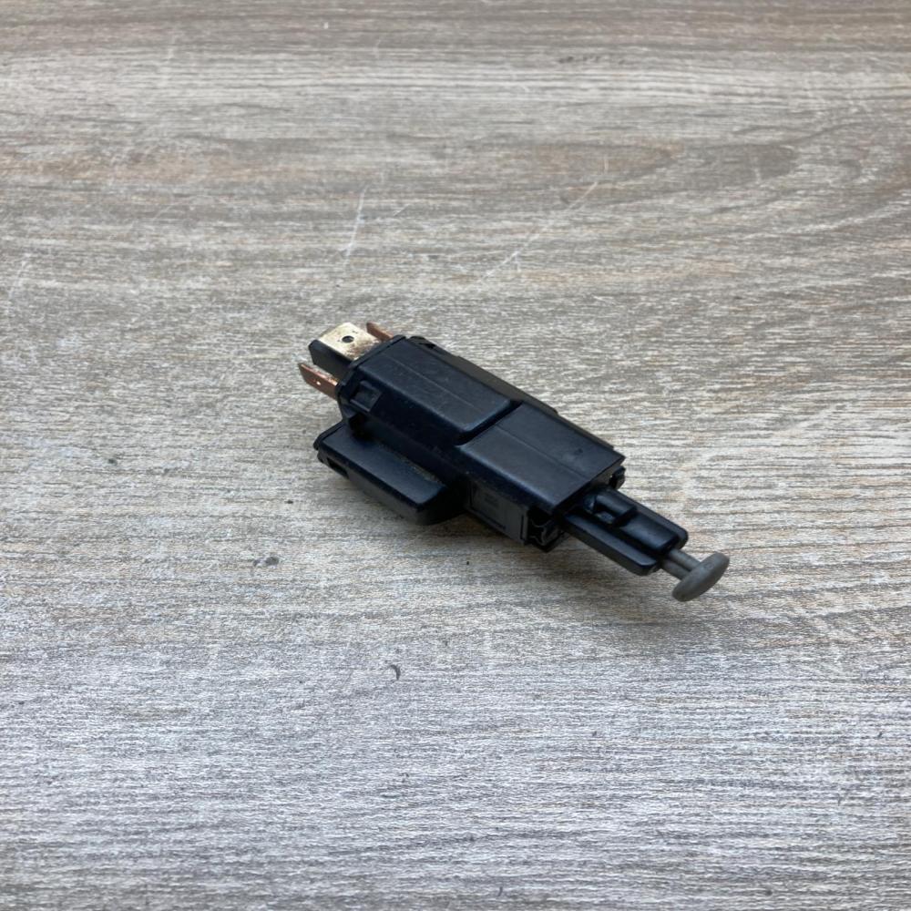 09132299 09175172  Brake pedal sensor switch Opel Astra G