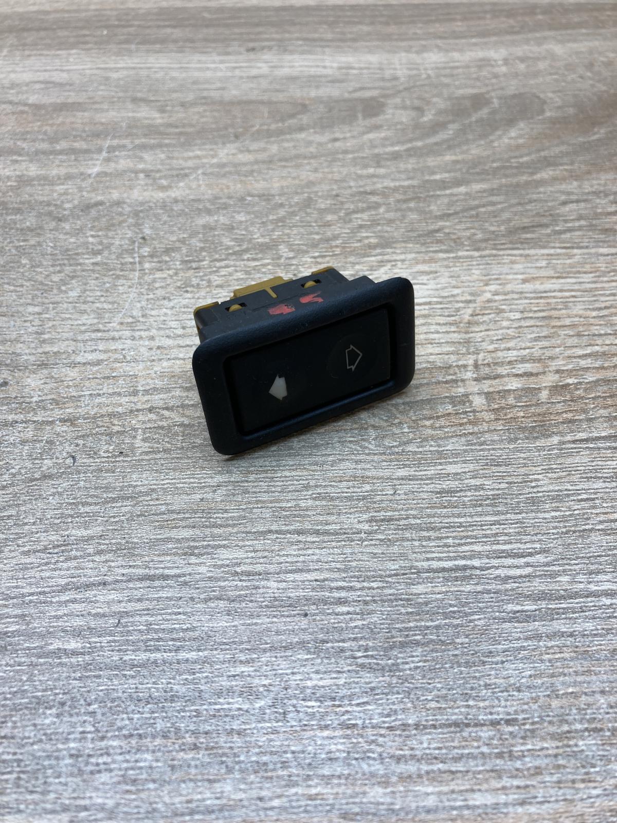 8368941   Electric window control switch BMW 3 E36