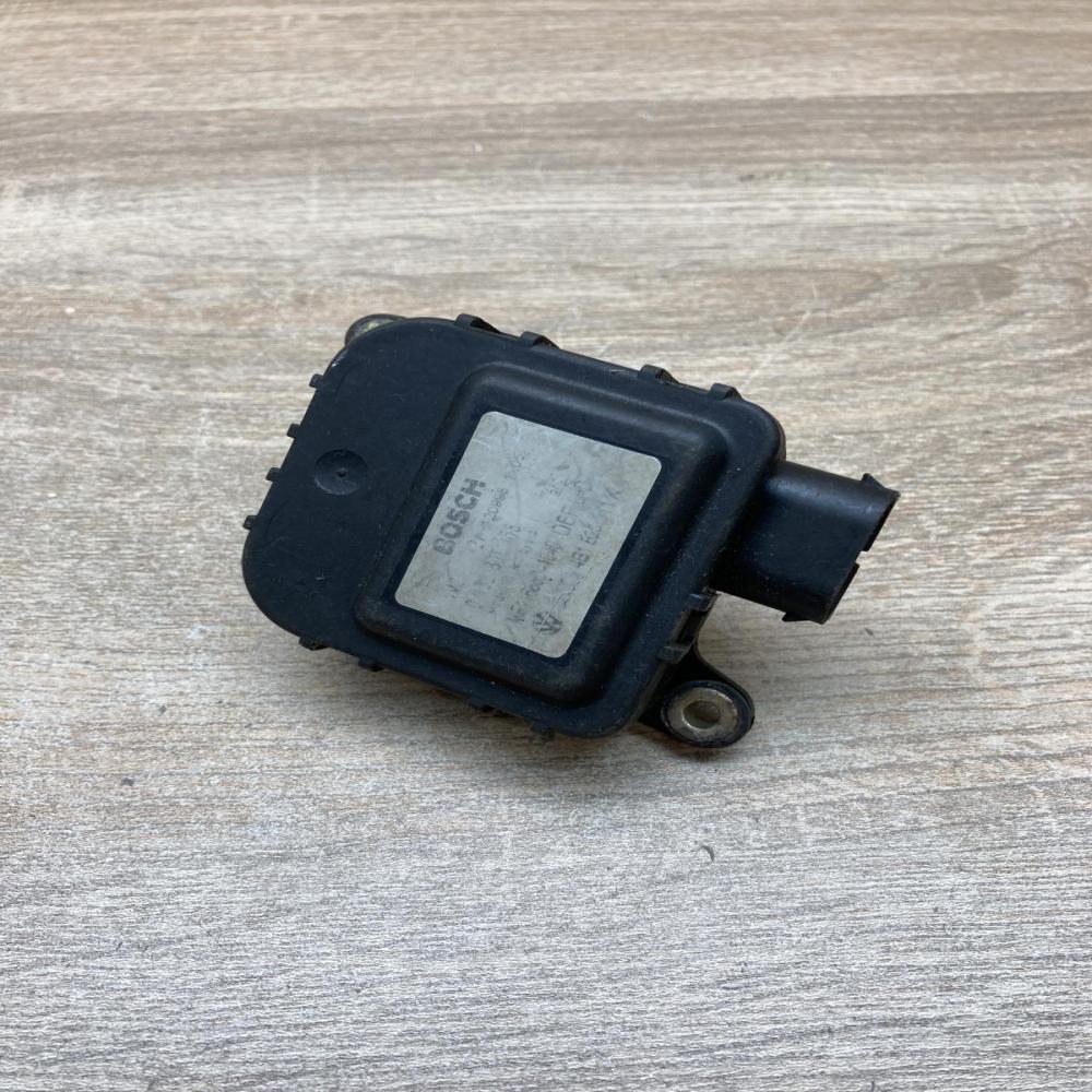 4B1820511K   Air flap motor/actuator Audi A6 S6 C5 4B