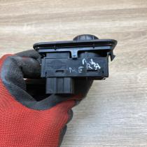 68960 90J00   Headlight level height control switch Nissan Almera