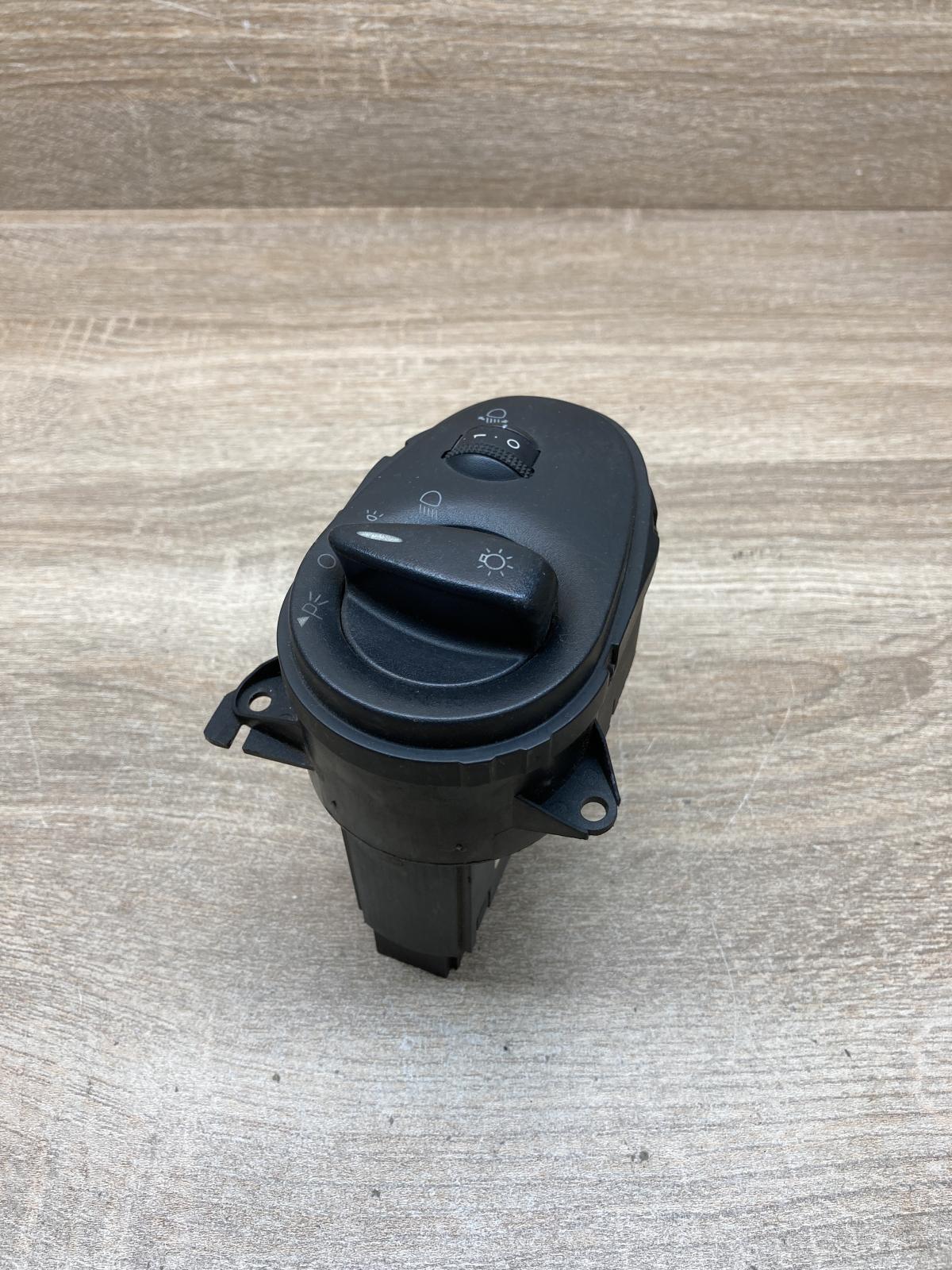 98AG 13A024 CH 04052524  Light switch Ford Focus