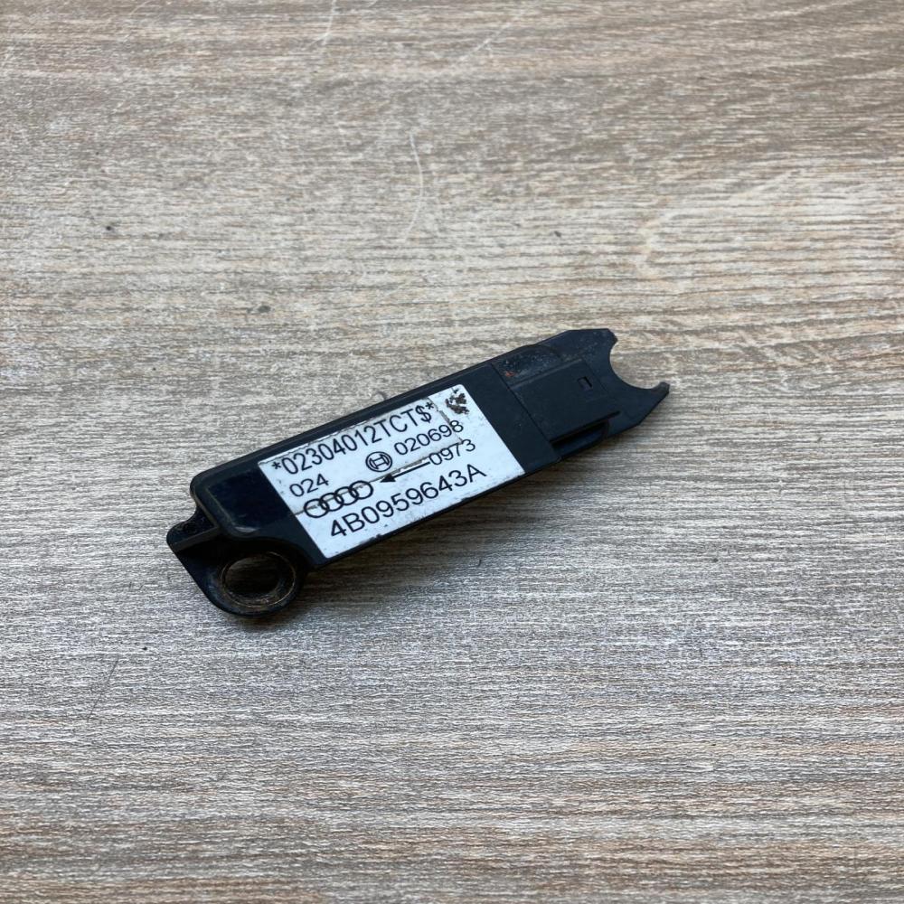 4B0959643A 020698  Airbag deployment crash/impact sensor Audi A6 S6 C5 4B