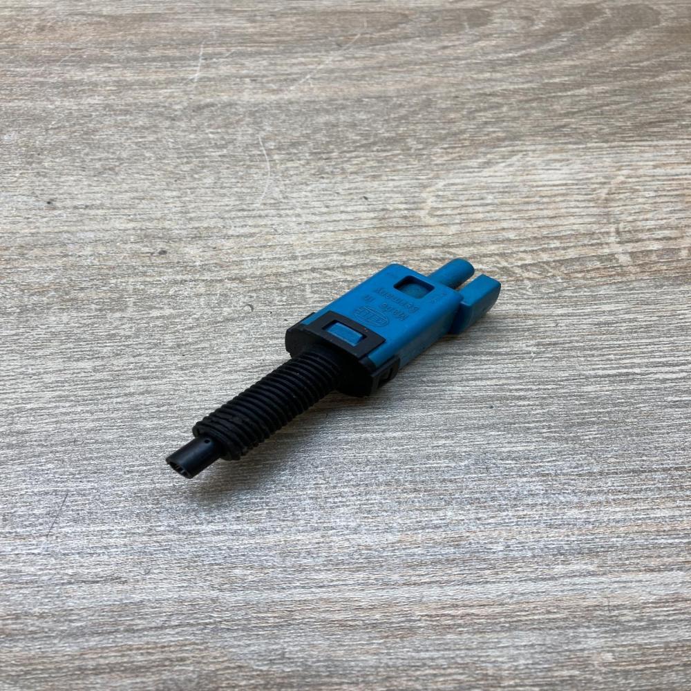 1H0907343   Brake pedal sensor switch Audi A6 S6 C4 4A