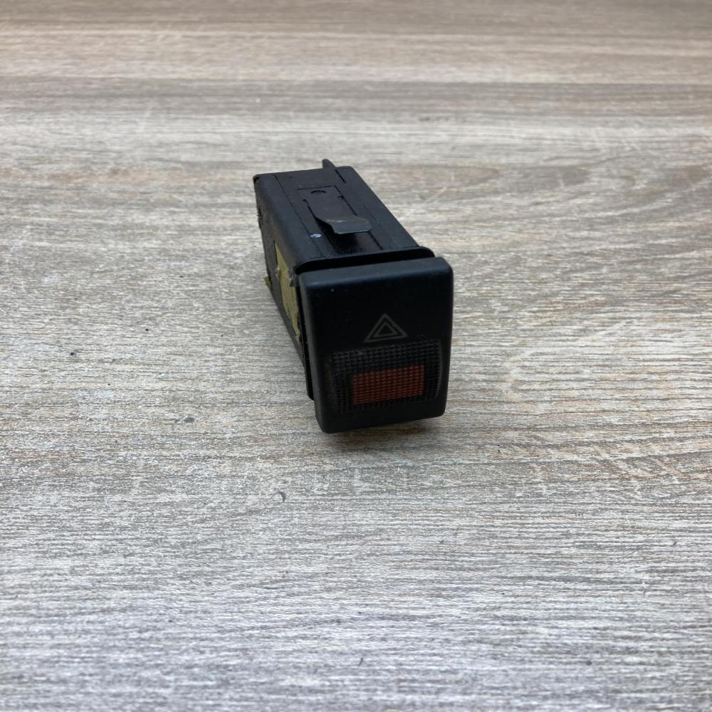8D0941509   Hazard light switch Audi A4 S4 B5 8D