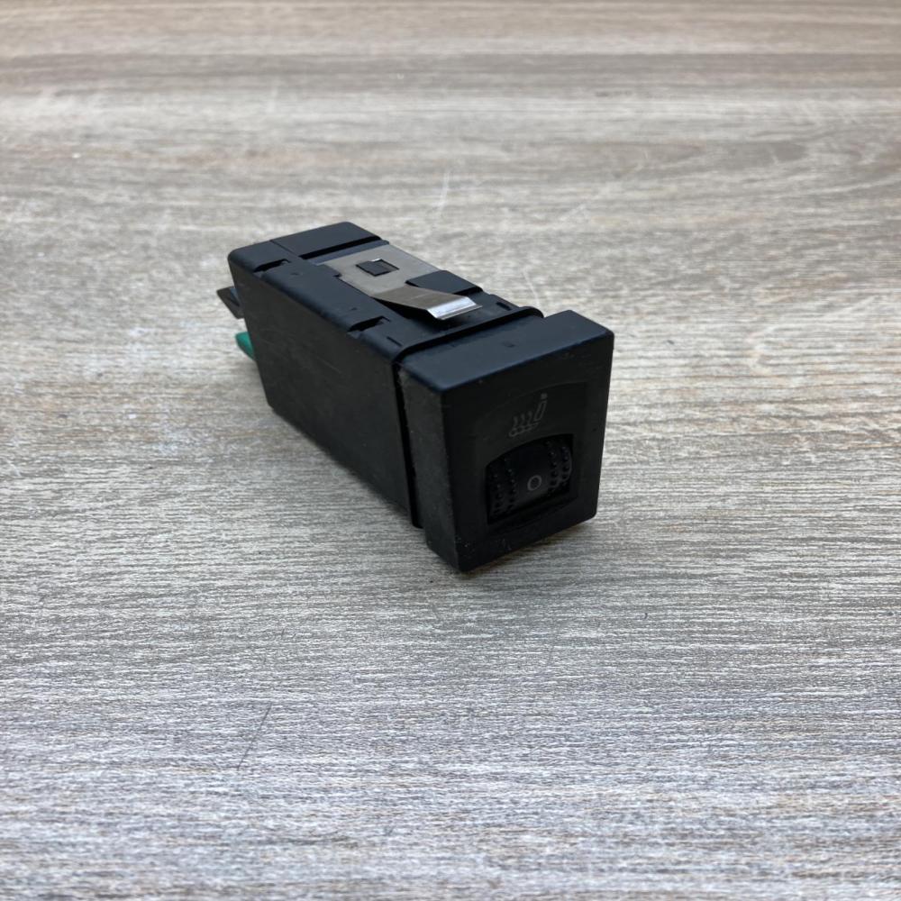 3B0963563C   Seat heating switch Volkswagen PASSAT B5