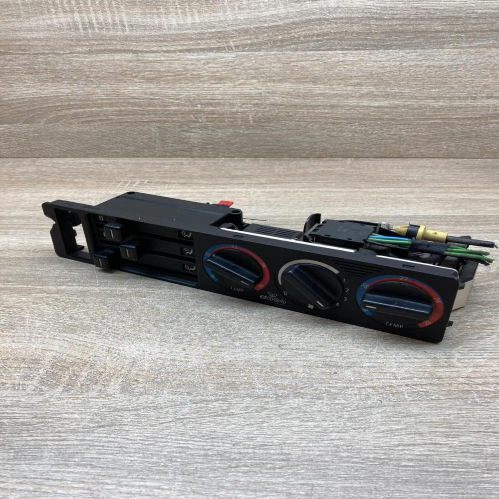 8351651   Climate control unit BMW 5 E34