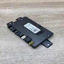 1T0035530 12012900  Aerial antenna amplifier Volkswagen Golf V