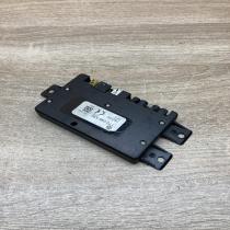 1T0035530 12012900  Aerial antenna amplifier Volkswagen Golf V