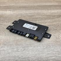 1T0035530 12012900  Aerial antenna amplifier Volkswagen Golf V