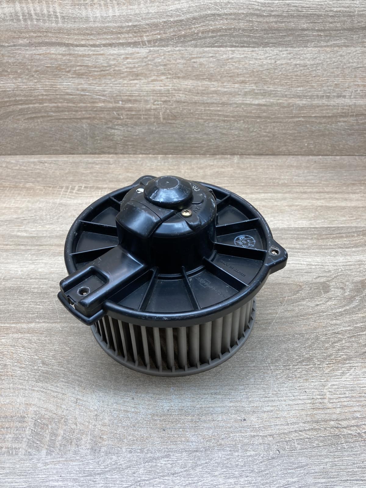 194000 1040   Heater fan/blower Mazda RX8