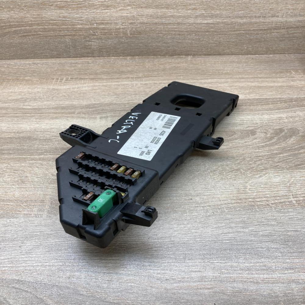 24443147 518777024  Fuse module Opel Vectra C