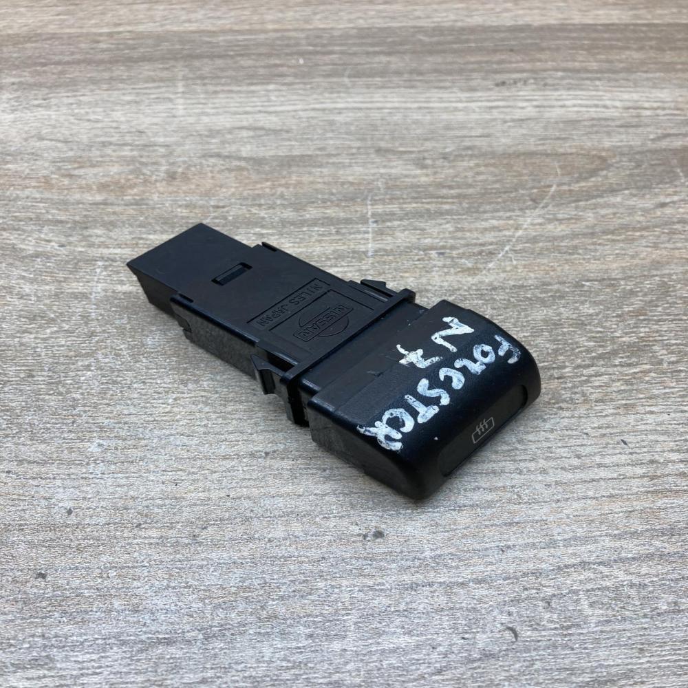 Subaru Forester   Windscreen/window heater switch Subaru Forester SG
