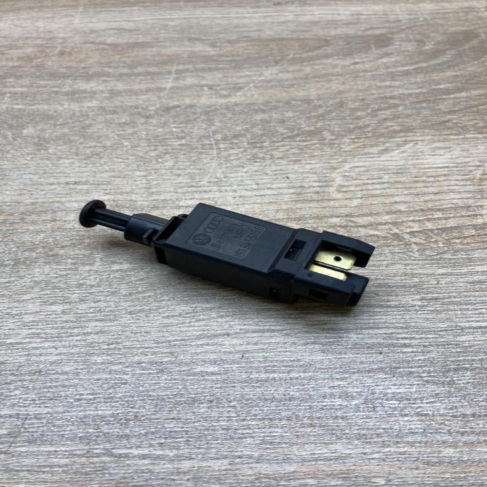191945515B   Brake pedal sensor switch Audi A3 S3 8L