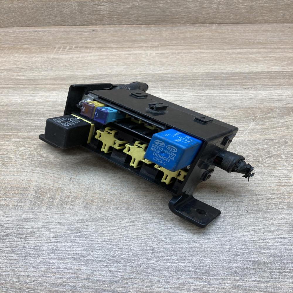 0K53A67BX1   Fuse module KIA Sorento
