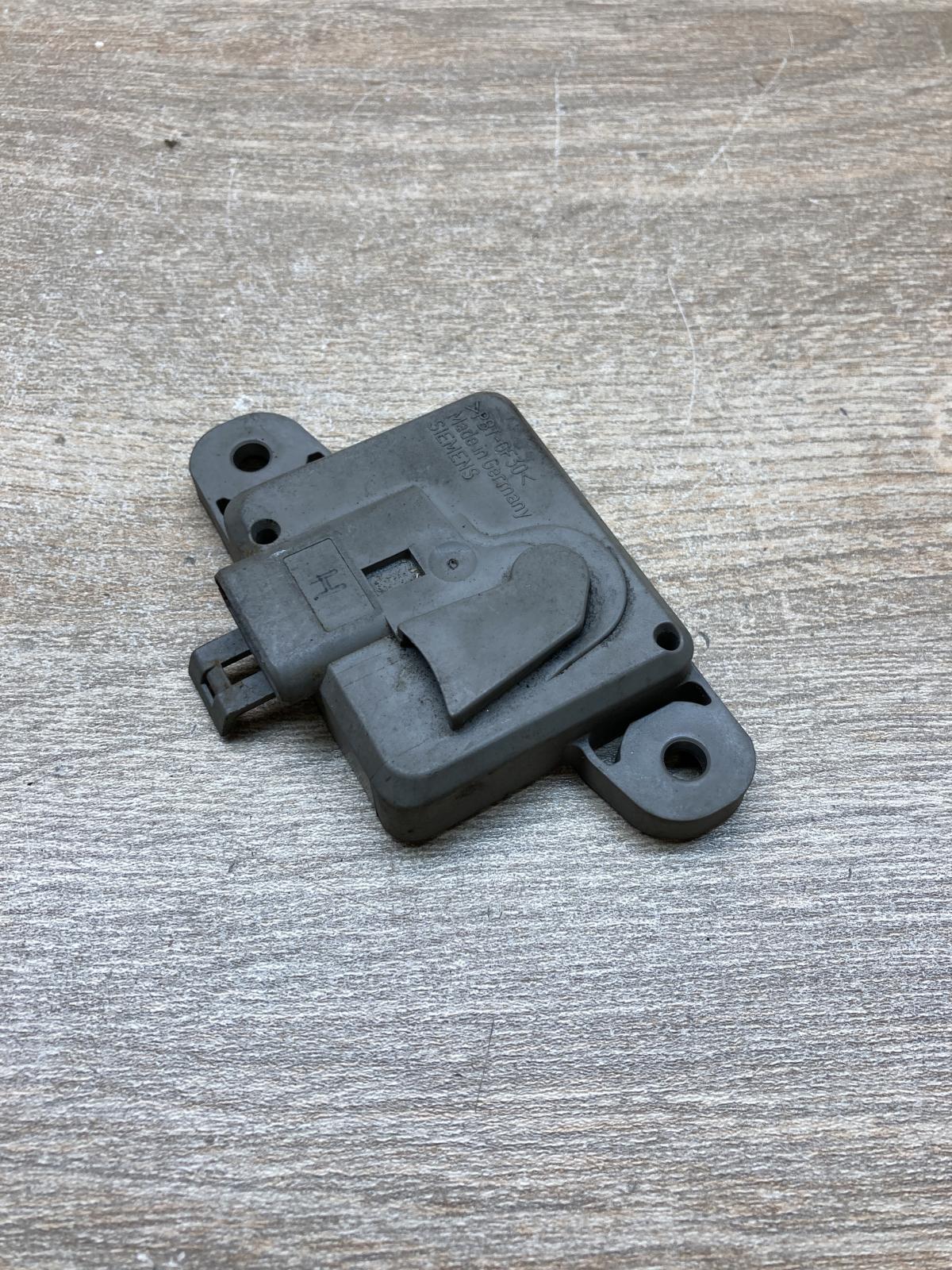 09136122 TJS0085542E  Airbag deployment crash/impact sensor Opel Vectra B