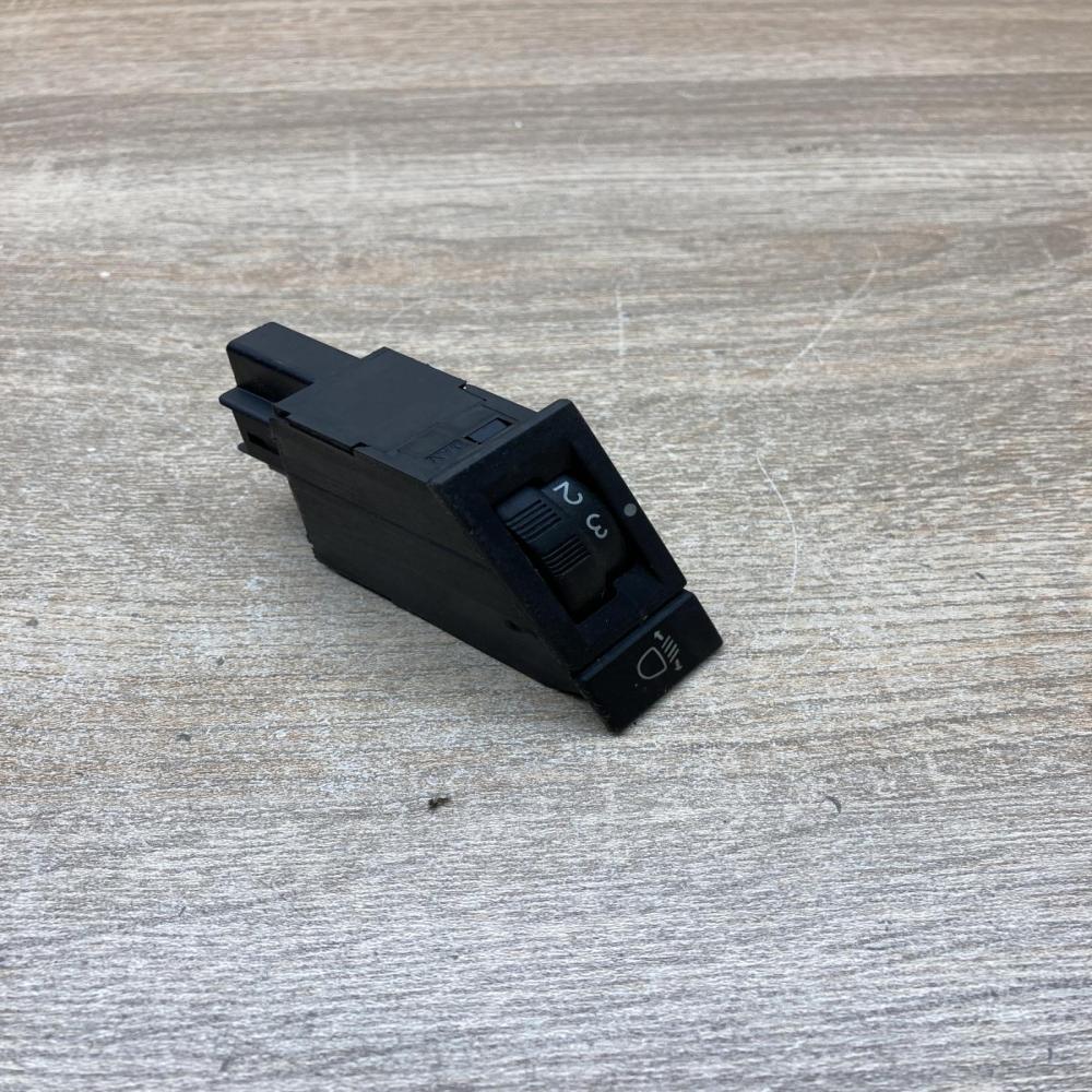 19256983   Headlight level height control switch Peugeot 607