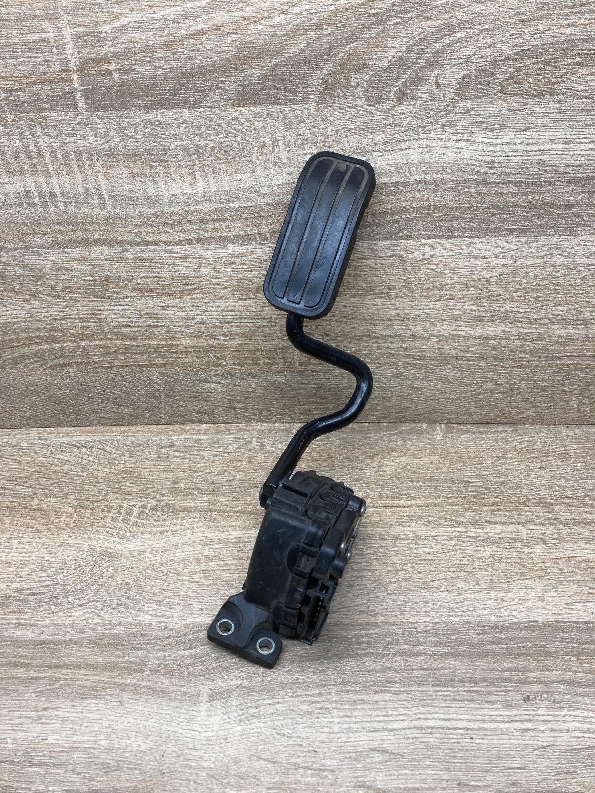 7M4723507D YM219F836HB  Accelerator throttle pedal Volkswagen Sharan