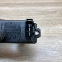 4B0820521 5DS006467  Heater blower motor/fan resistor Audi A6 S6 C5 4B