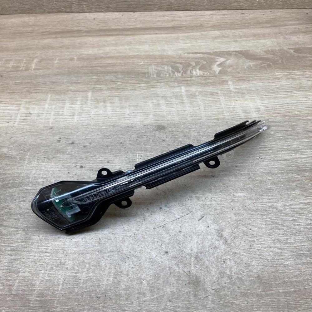 5F0949101A 011182 Left side Mirror indicator light Seat Leon (5F)