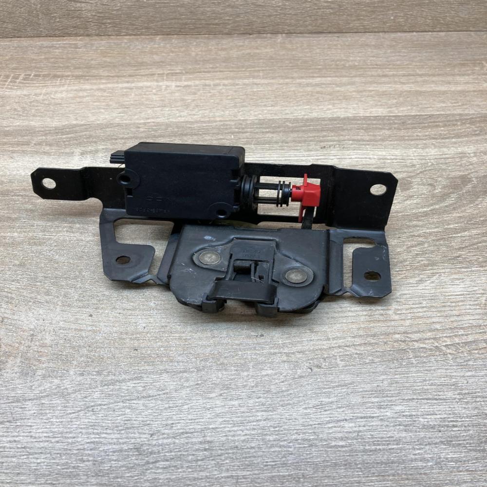 7057364   Tailgate/trunk/boot lock/catch/latch BMW 3 E46