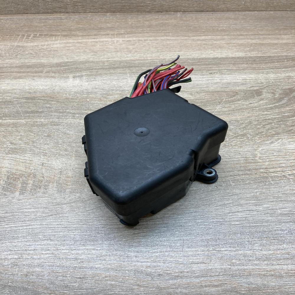 8D2941824   Fuse module Audi A6 S6 C6 4F