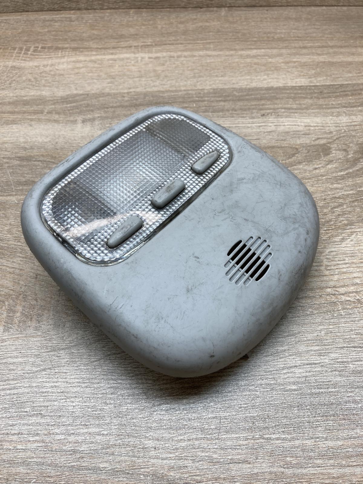 9636696877 9648338577  Front seat light Citroen C5