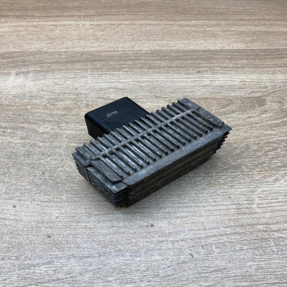 90508974 51299001  Glow plug pre-heat relay Opel Vectra B