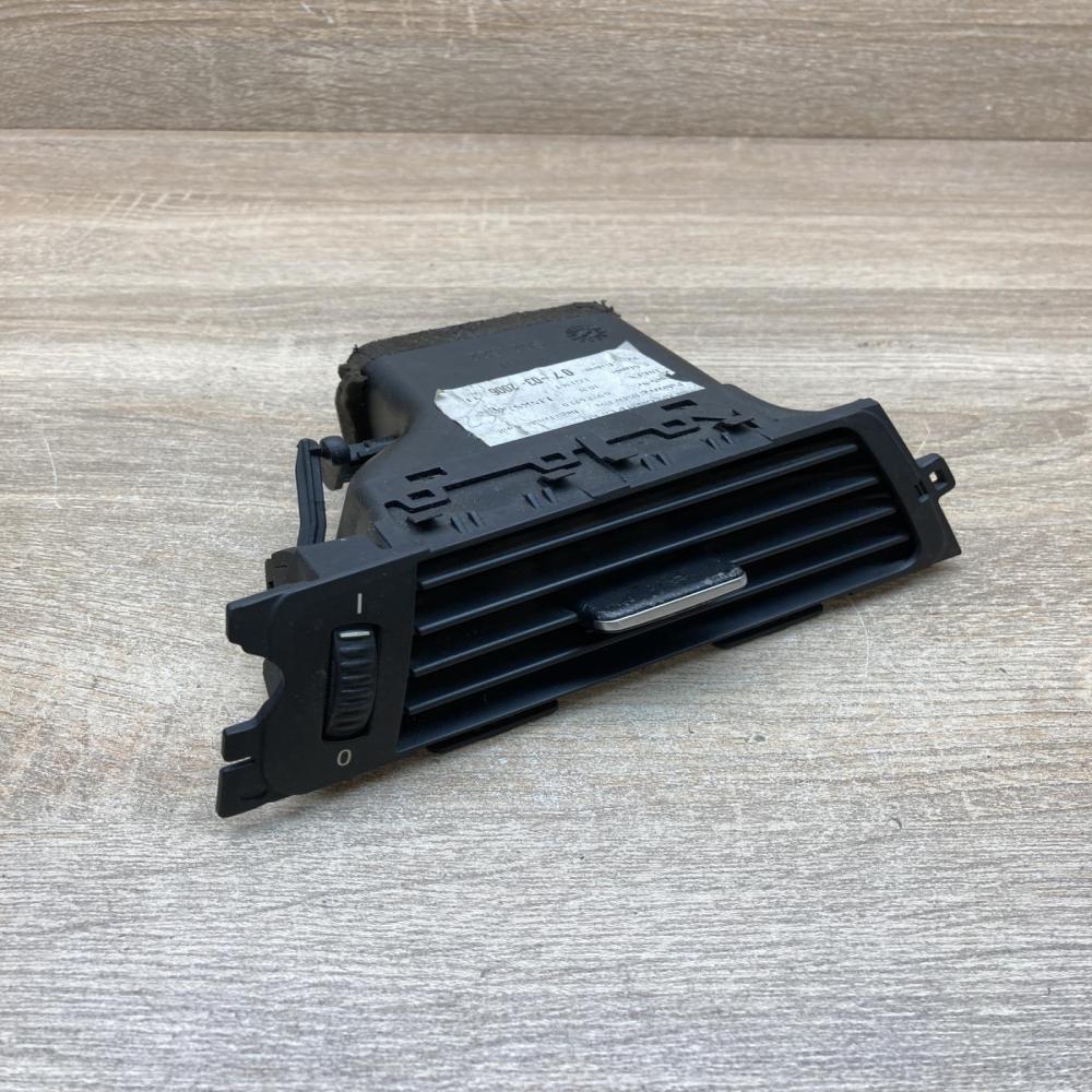 6922633 144821  Dashboard side air vent grill/cover trim BMW 3 E90 E91
