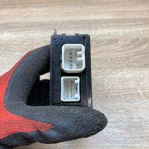 89430 48040 615138 000  Wing mirror control module Lexus RX 330 - 350 - 400H