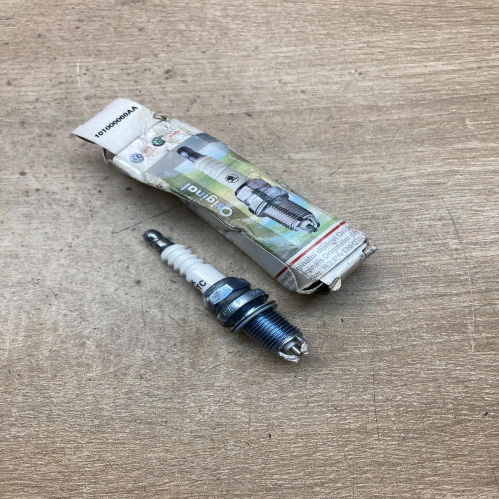 101000060AA   Spark plug Audi A6 S6 C4 4A