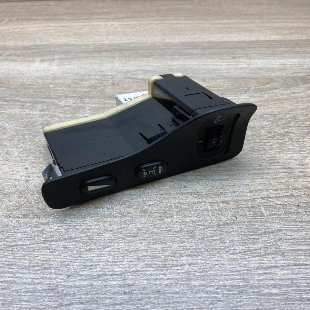 56016309   Headlight level height control switch Alfa Romeo 159