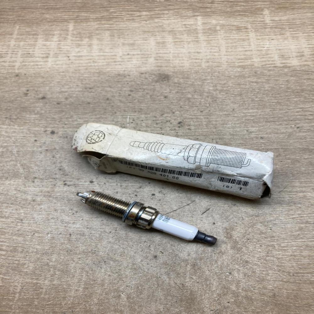9802840180   Spark plug Peugeot 207 CC