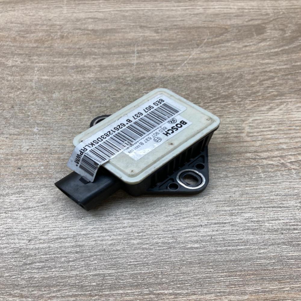 8E0907637B   Yaw turn rate sensor Audi A6 S6 C6 4F