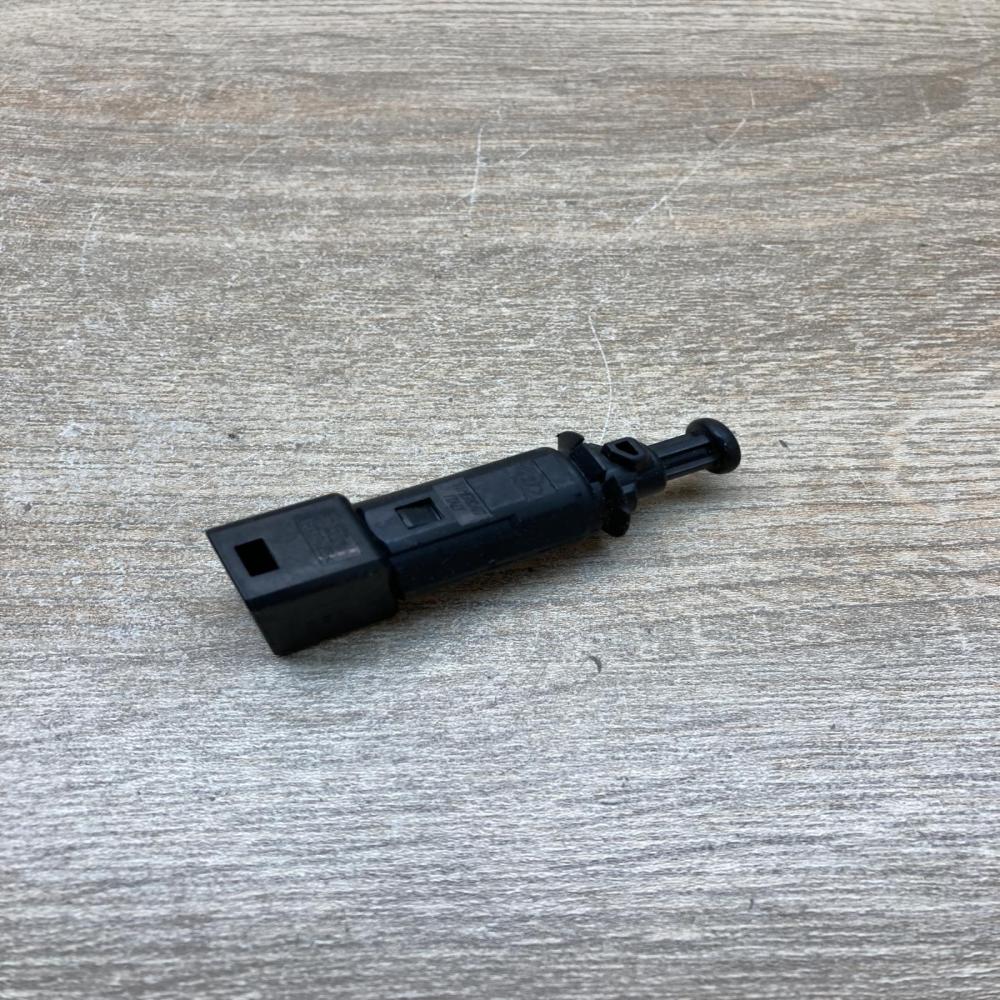 414986   Brake pedal sensor switch Renault Clio II
