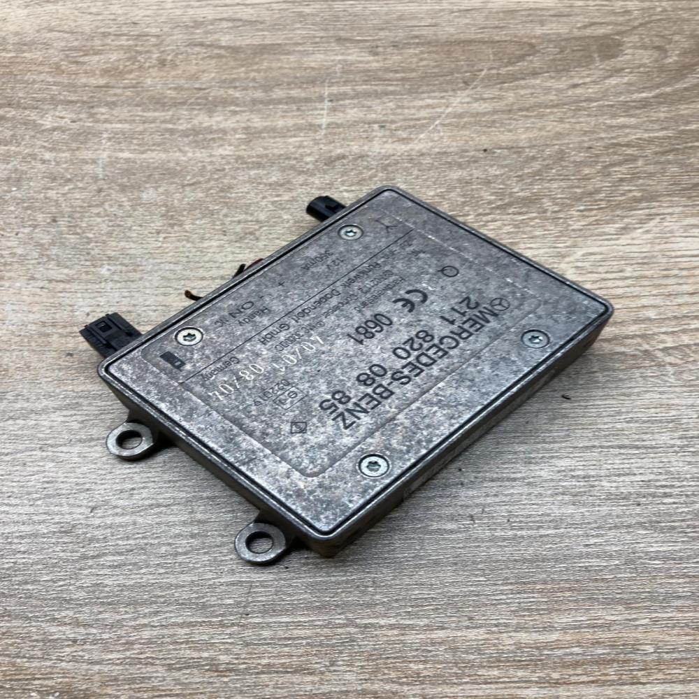 2118200885   Aerial antenna amplifier Mercedes-Benz E W211