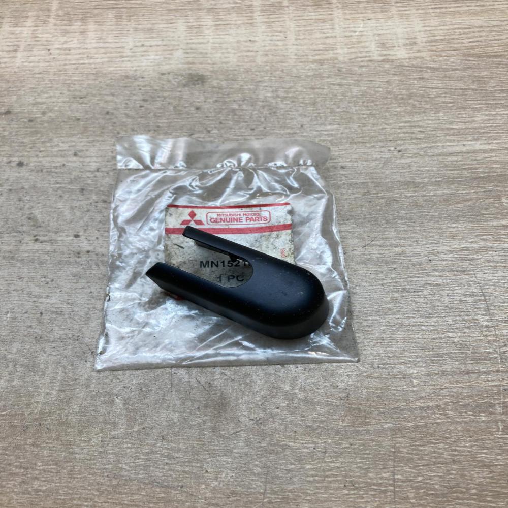 MN152106 Rear wiper nut cover  Wiper trim Mitsubishi Colt