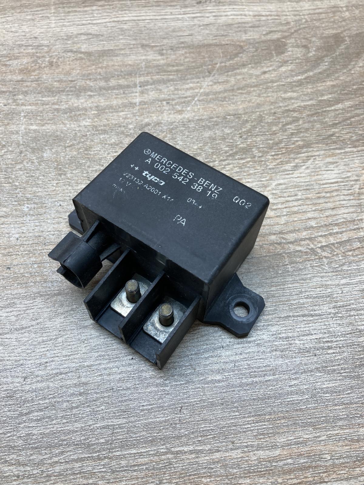 A0025423819   Glow plug pre-heat relay Mercedes-Benz E W211