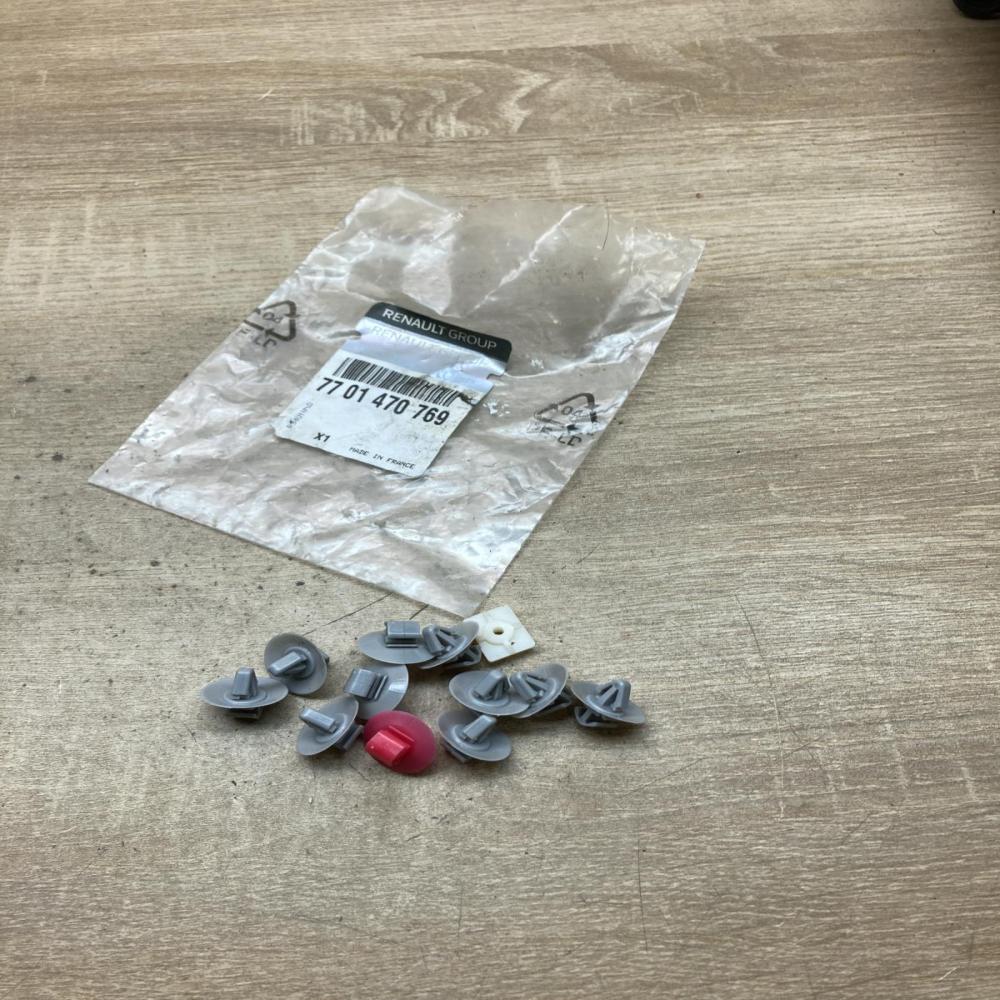 7701470769 Clip set  Other body part Renault Trafic II (X83)