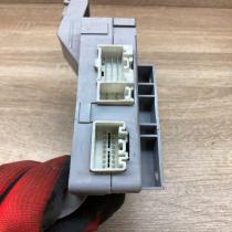 EH14 67560   Central body control module Mazda CX-7