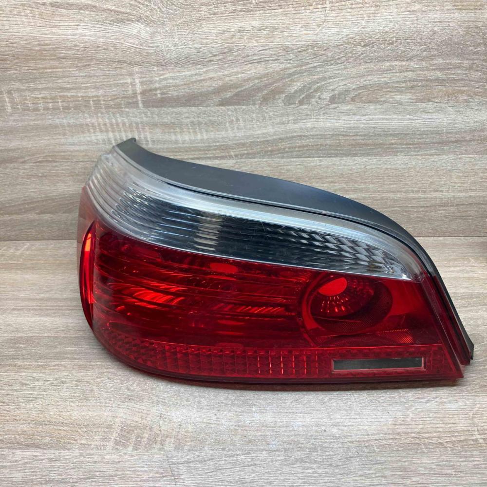 6910767 2VP008679  Tailgate rear/tail lights BMW 5 E60 E61