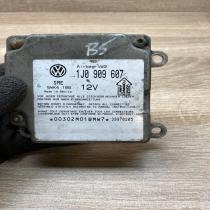 1J0909607 5WK4199  Airbag deployment crash/impact sensor Volkswagen PASSAT B5