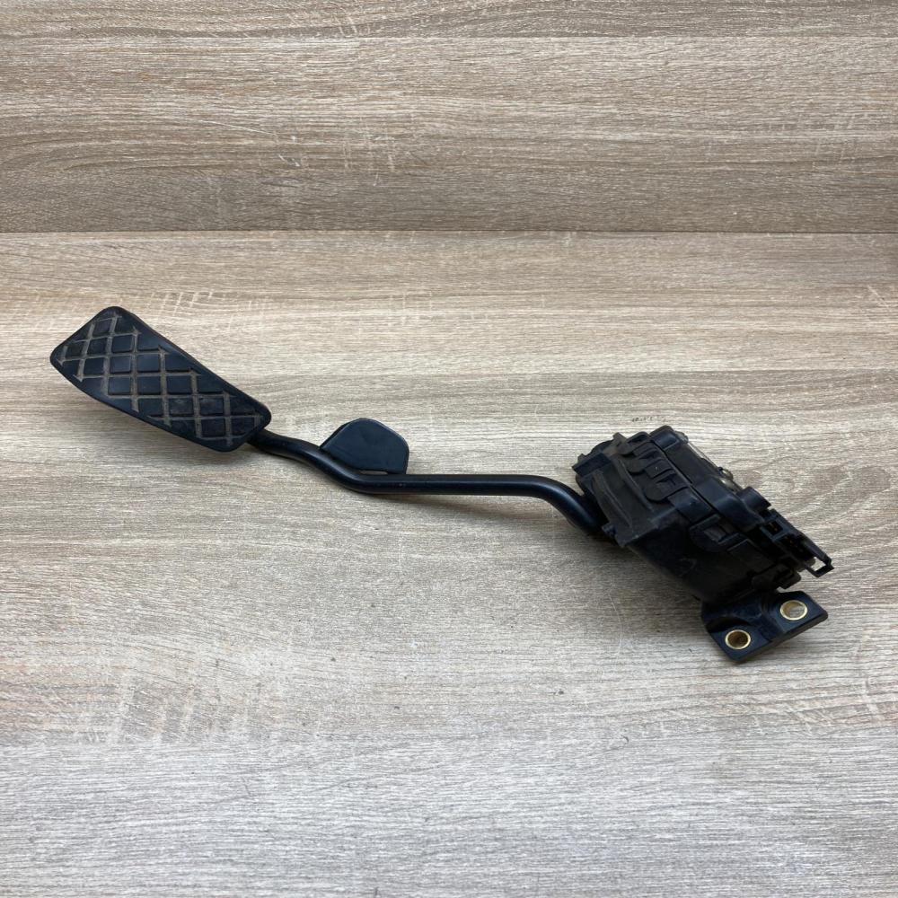 8D2721523 6PV007770  Accelerator throttle pedal Audi A6 S6 C5 4B