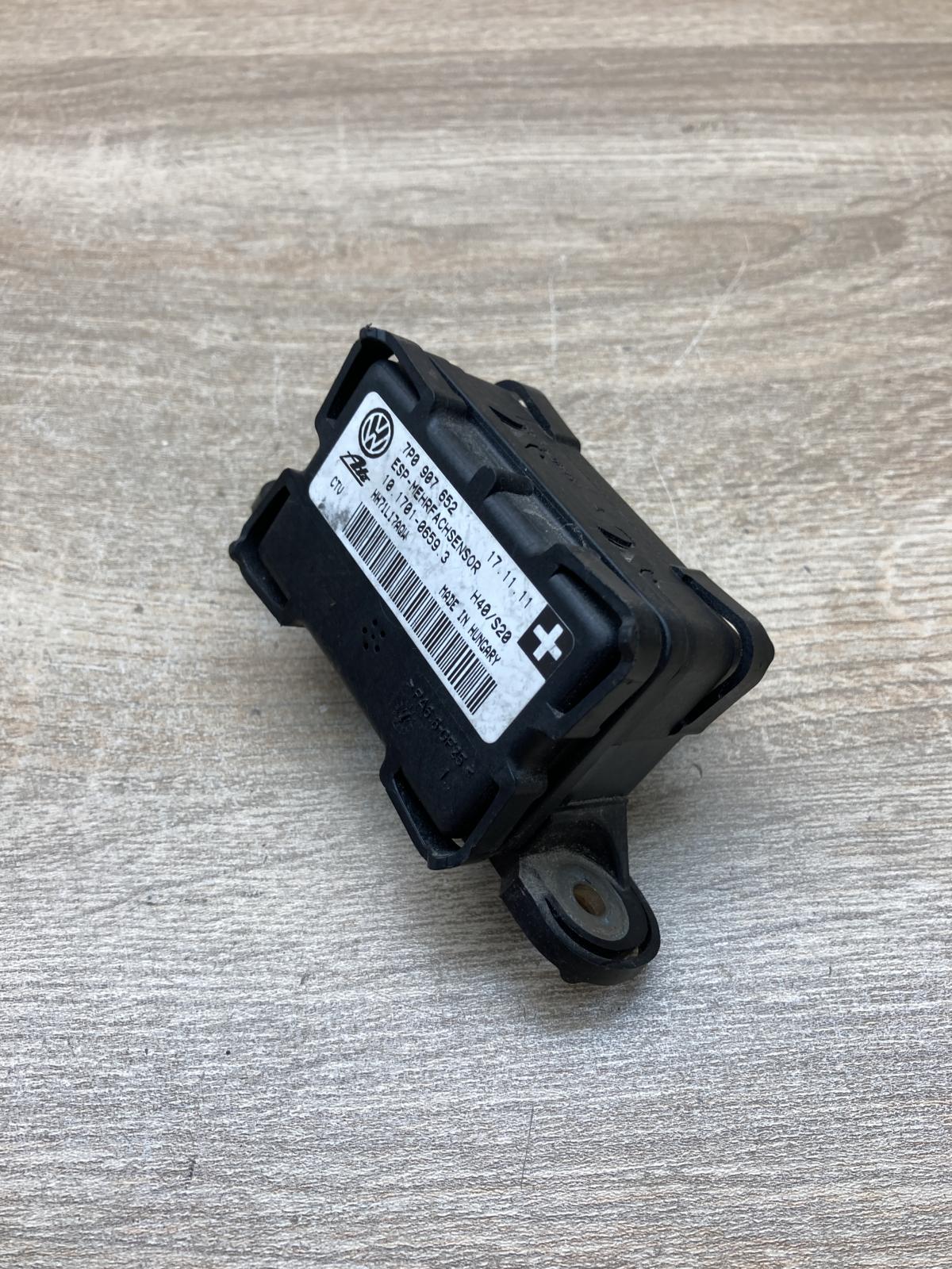 7P0907652 101701 06593  ESP acceleration yaw rate sensor Audi Q7 4L