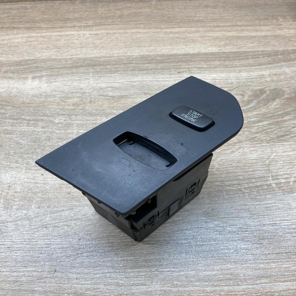 8G9N 11572 AB 329005  Ignition key card reader Volvo XC60