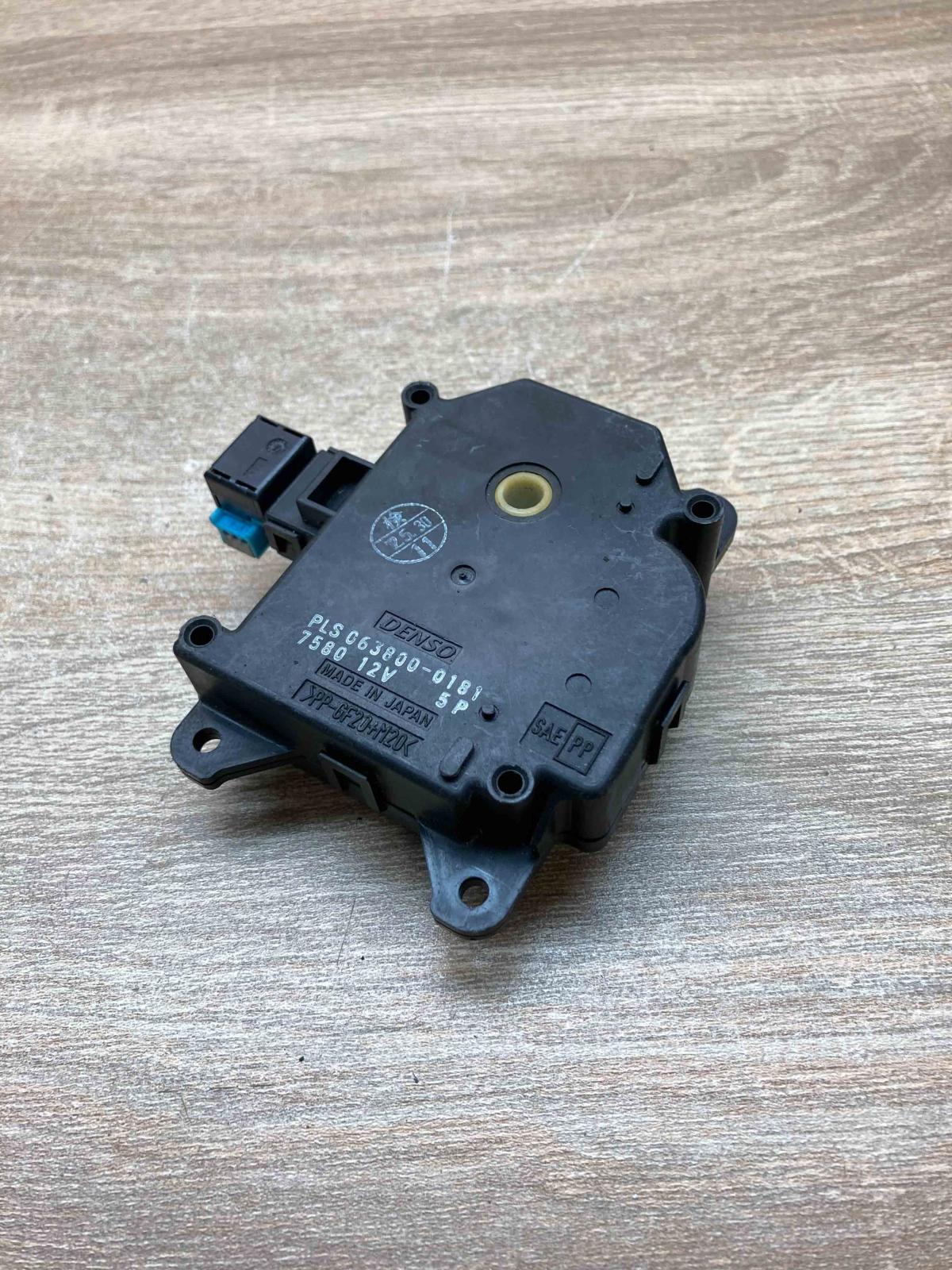 063800 0181   Air flap motor/actuator Toyota Prius (XW20)